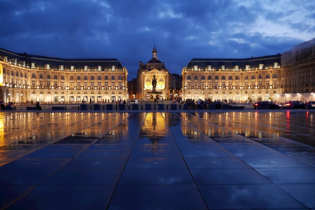 Miroir d'eau et place de la Bourse à Bordeaux